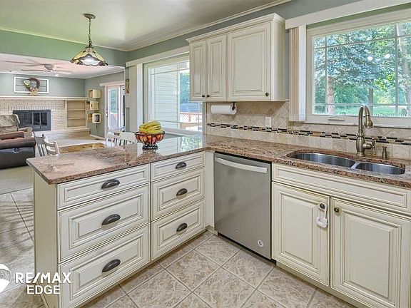 5th image of 3330 Wallingford Dr