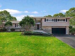 2040 Suffork Rd, Northfield, IL 60093