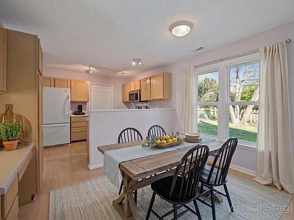 3rd image of 2 Red Bluff Ct