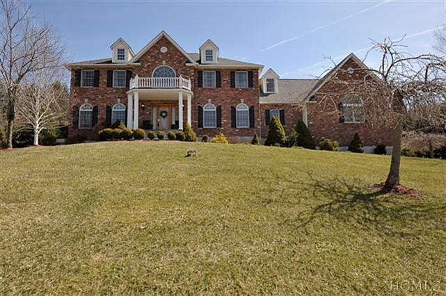 1st image of 19 Equestrian Park Dr