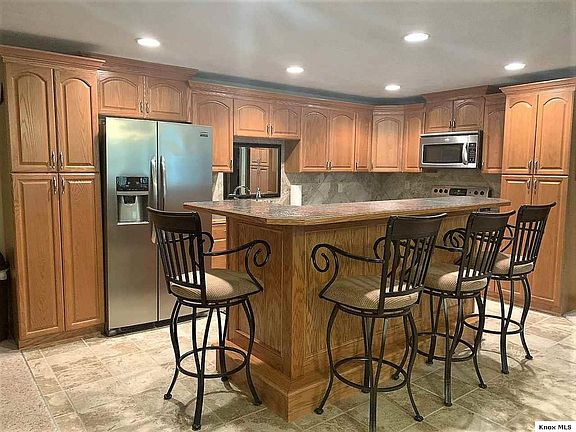 4th image of 947 Kingsway Cir
