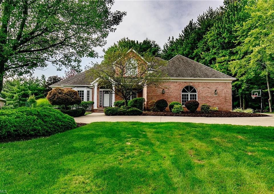 1st image of 4654 Crestwood Dr