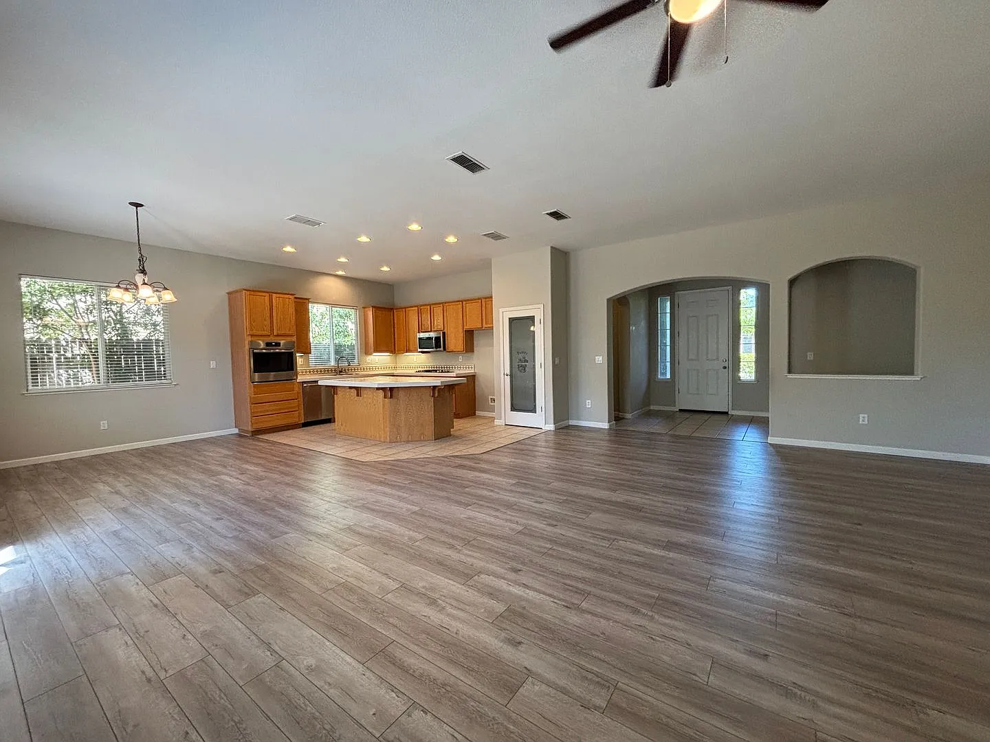 Beautiful Home with Great Layout in Newton Ranch — Photo 4