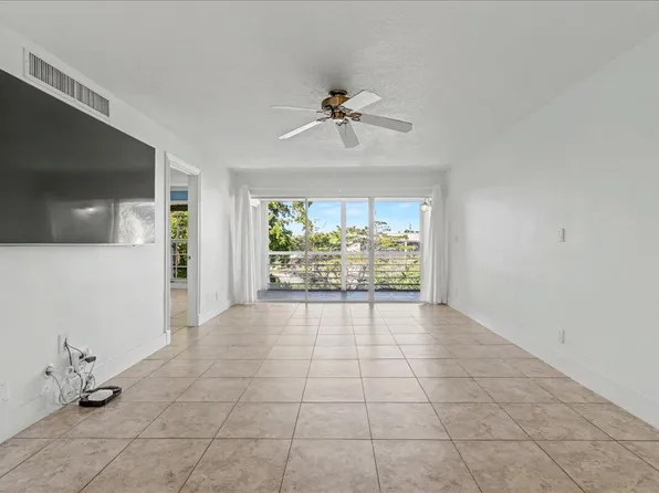 765 Jeffery Street #1-301, Boca Raton, FL 33487