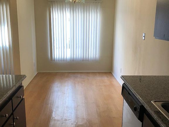 4th image of 433 N Jackson St APT 106