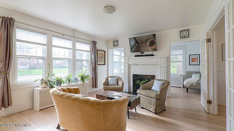 5th image of 6 Weaver Avenue