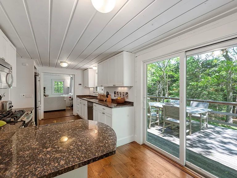 809 Edge Of Woods Rd — Photo 11
