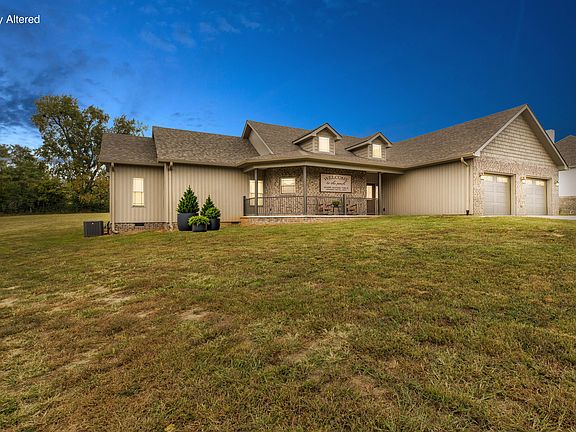 2nd image of 310 Sande Ridge Ln