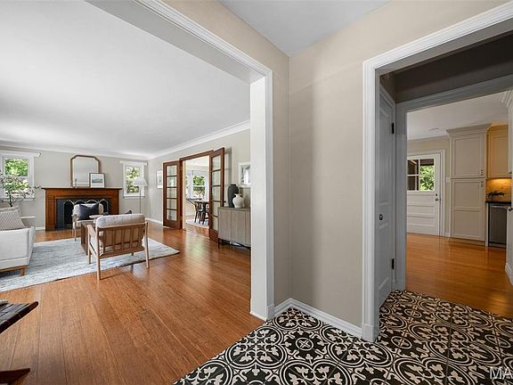 4th image of 1346 Forest Ave