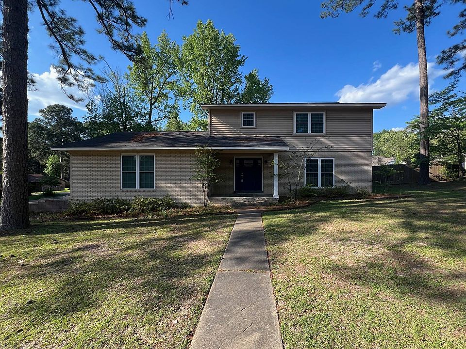 1st image of 2 Woodlawn Dr