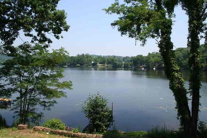 5th image of 104 W SHORE Drive