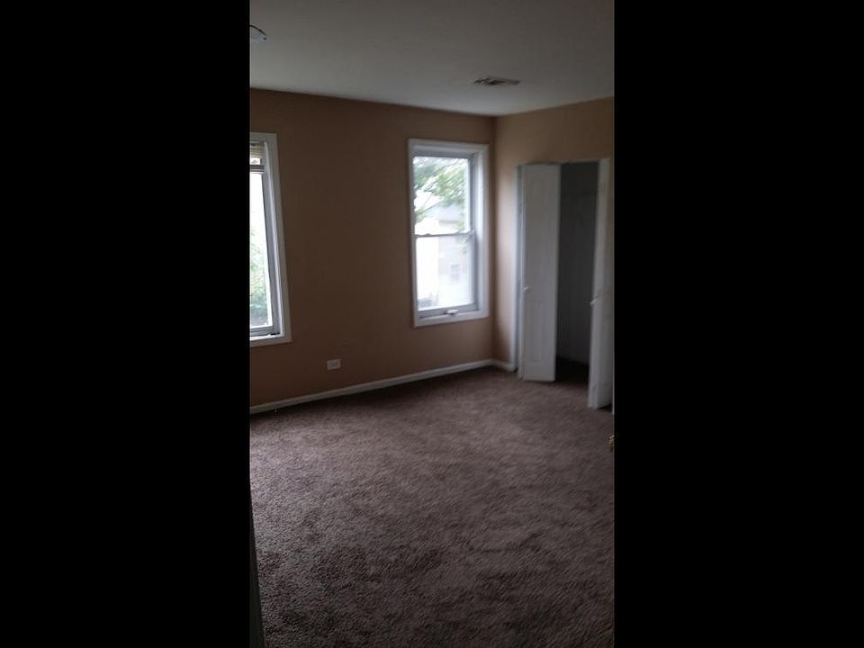 2nd image of 10806 S Hoxie Ave