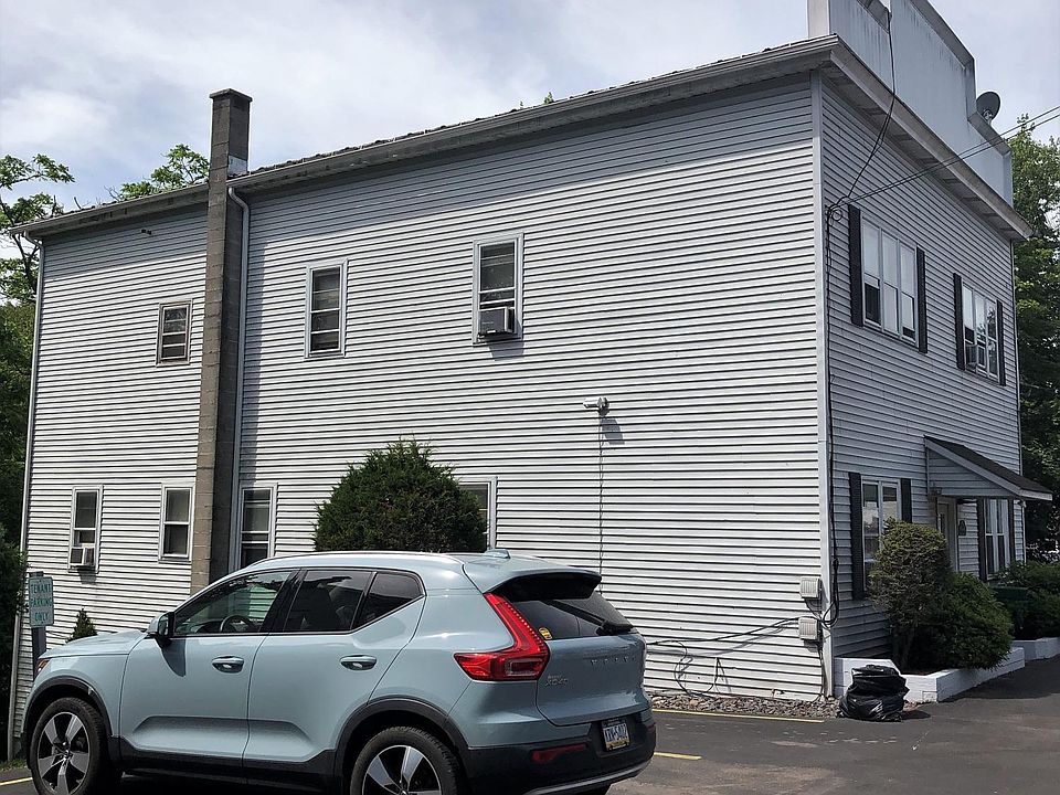 2nd image of 815 Saint Johns Rd