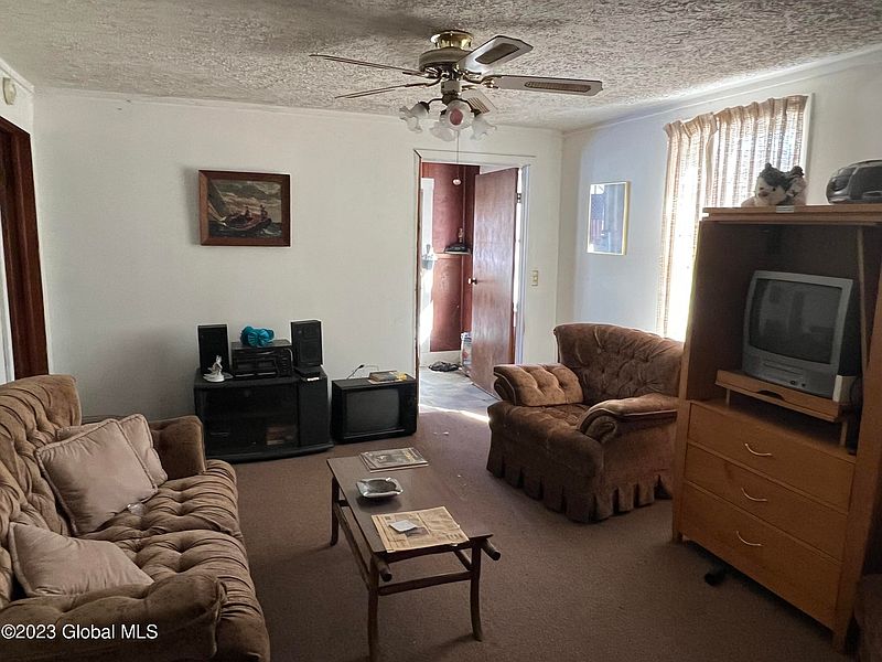 4th image of 1039 E River Drive