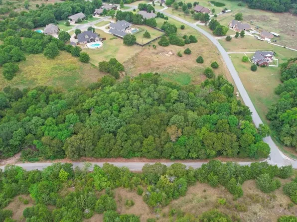 4 Fawn Hollow Cir, Denison, TX 75020