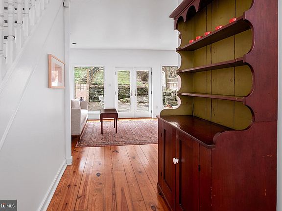 4th image of 3693 River Rd