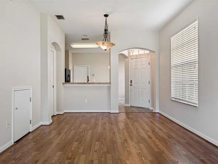 2519 Earlswood Ct — Photo 3