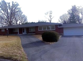 1205 Prestwick Pkwy, Rockford, IL 61107