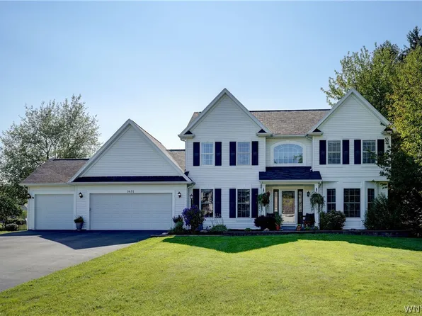 1651 Shallow Crk, Webster, NY 14580