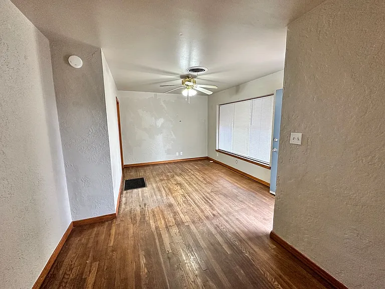 1908 Currie Ln — Photo 8