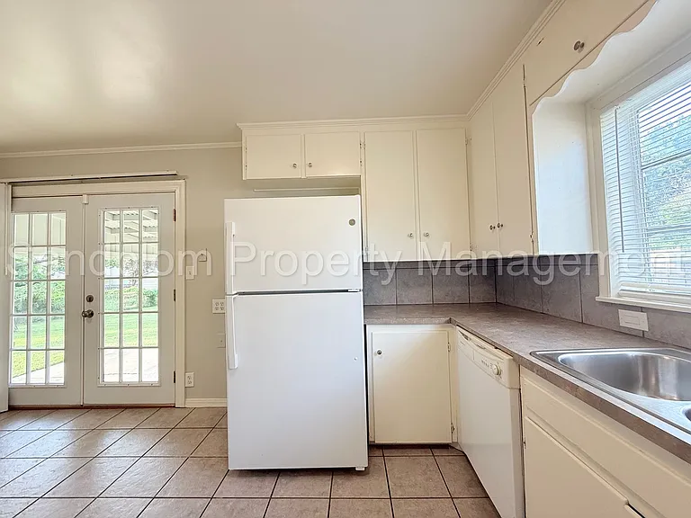 4624 E 24th Pl — Photo 8