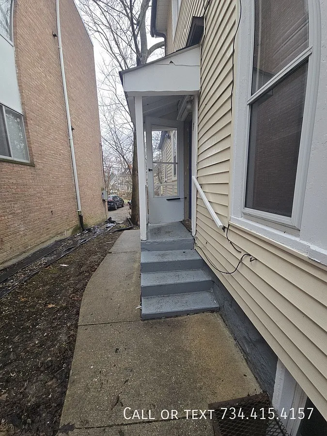 906 Packard St Apt #3 — Photo 2