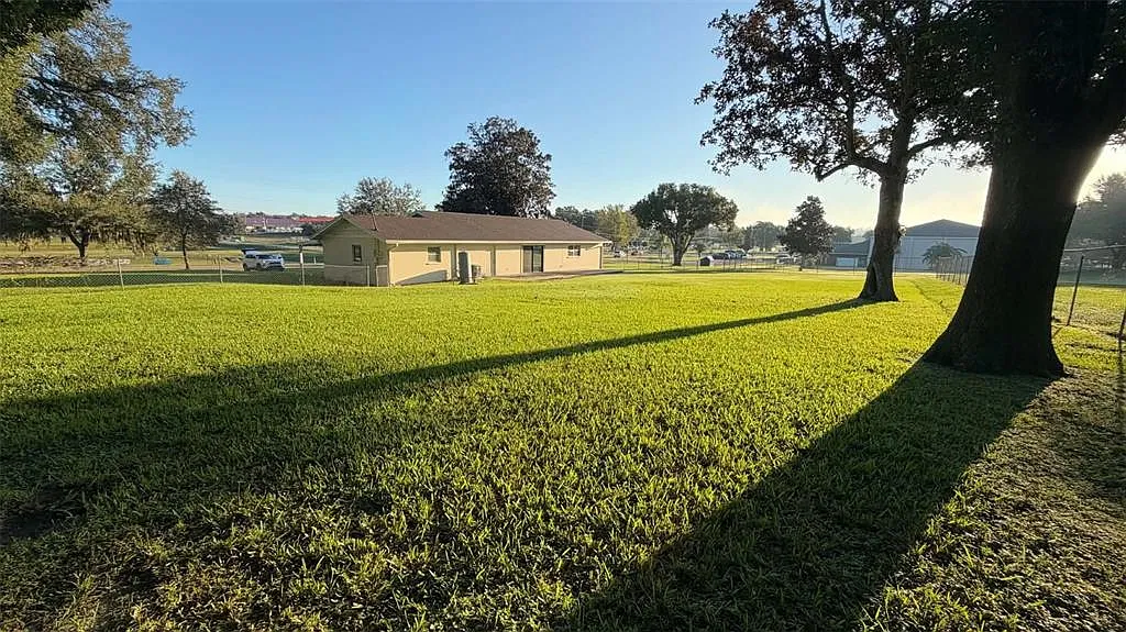 4 bed, 2.0 bath, 2038 sqft, $2,500 — Photo 3