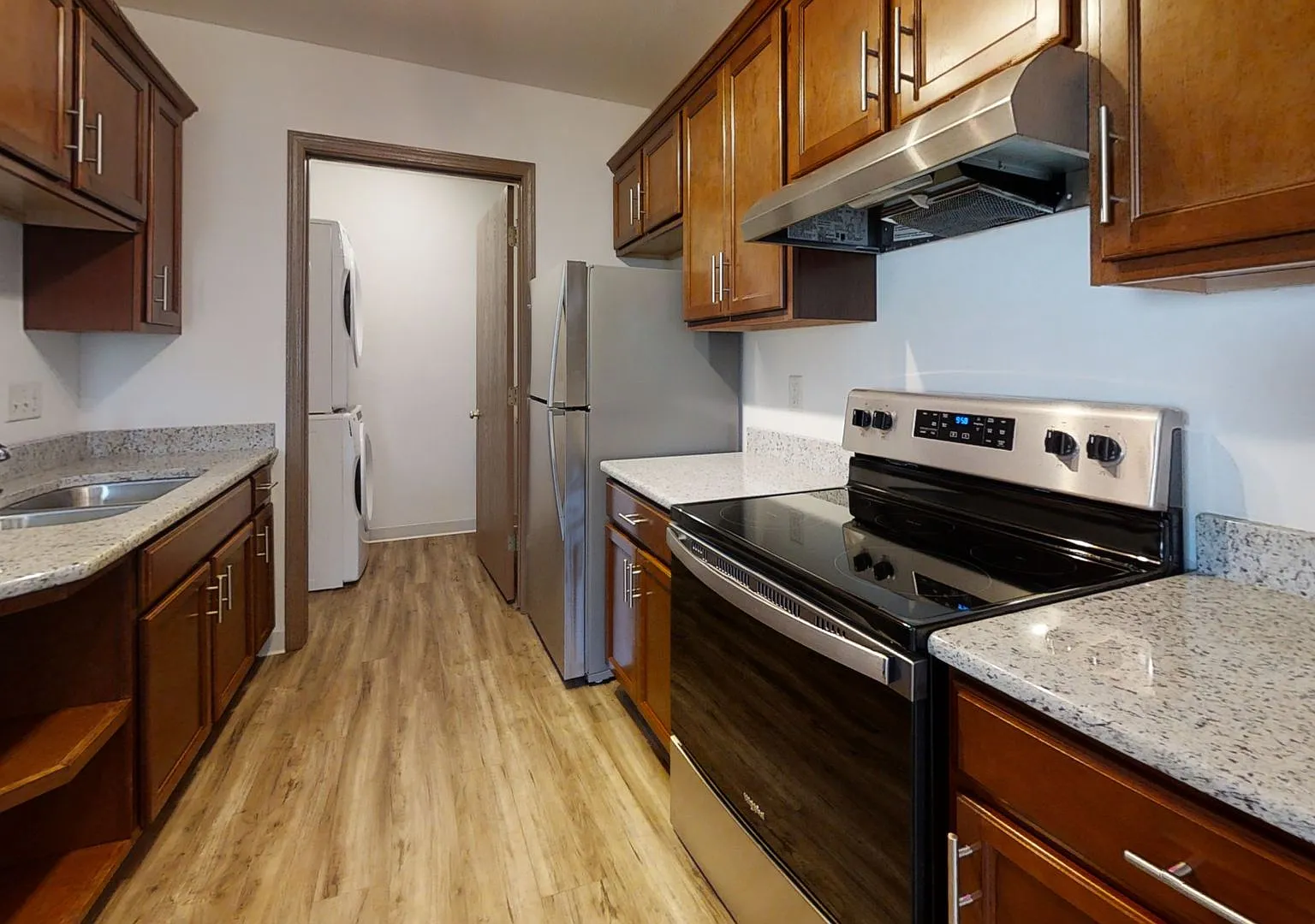 Renovated Condo Style Upper 1 Bedroom 1 Bathroom Apartment — Photo 1