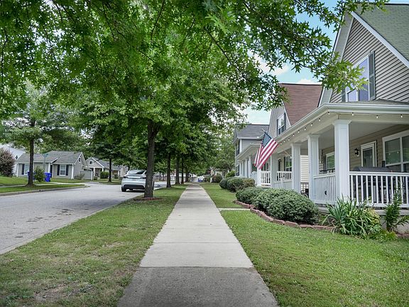 Very quiet neighborhood just 5 mins from Cleveland Park and Downtown Greenville. Bike to the swamp rabbit trail which is super close to this home.