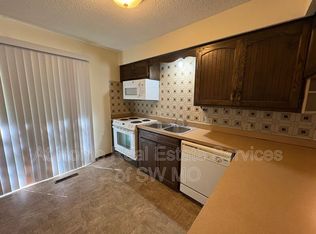 2252 W Parkway Cir, Ozark, MO 65721