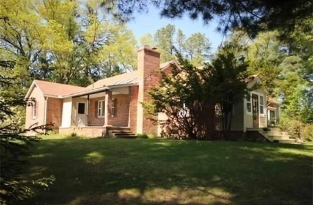 4 bed, 2300 sqft, $3,295 — Photo 4