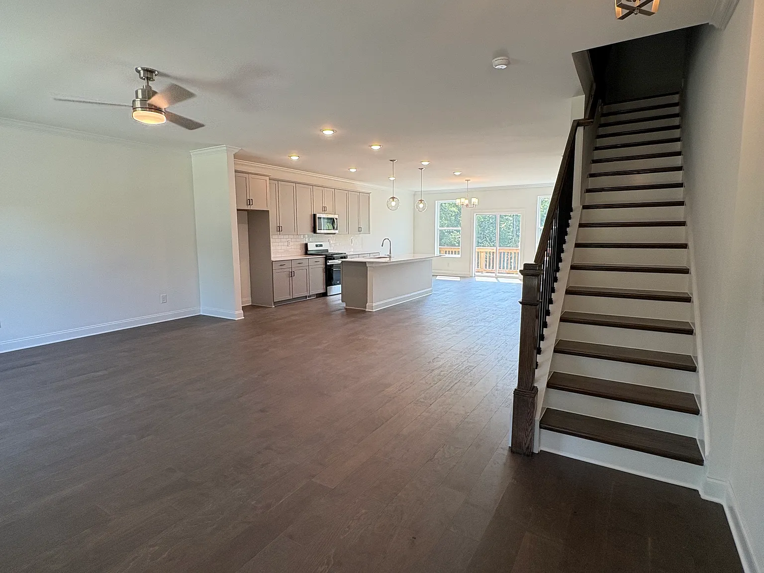3 bed, 3.5 bath, 1990 sqft, $2,895 — Photo 4