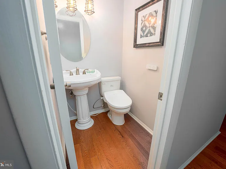 1025 Commanders Way N — Photo 34