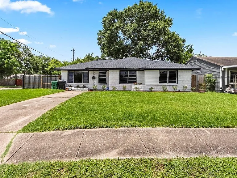 4303 Dacca Dr — Photo 1