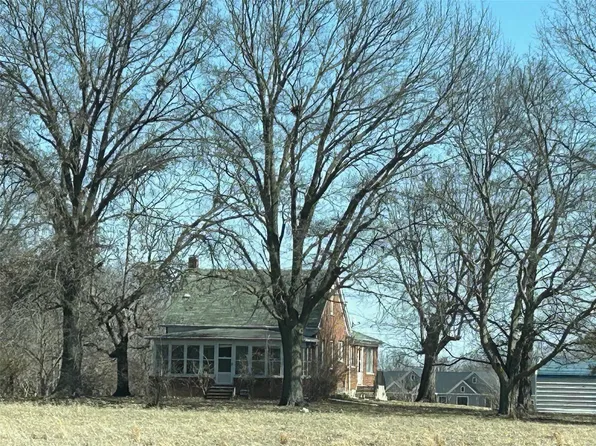 7001 Humbert Rd, Godfrey, IL 62035