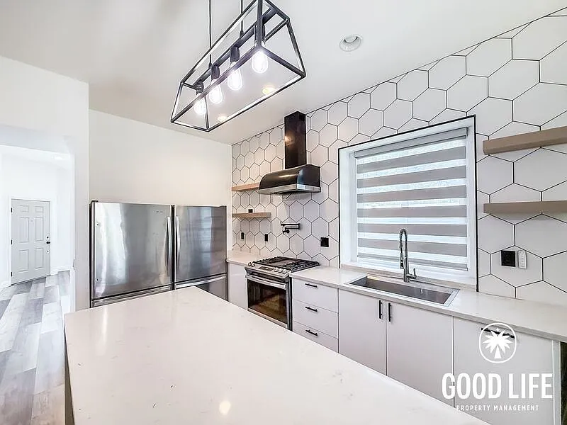 4 bed, 2.0 bath, 1454 sqft, $3,596 — Photo 3