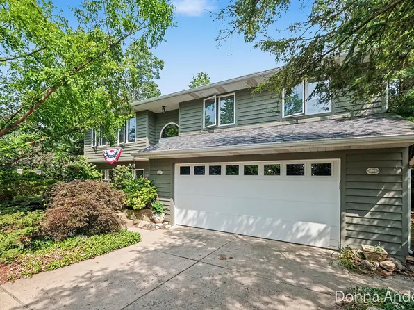 4872 Oakway Ct NE, Grand Rapids, MI 49525