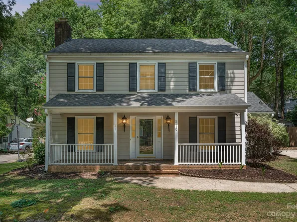 518 Sunnywood Ln, Charlotte, NC 28270