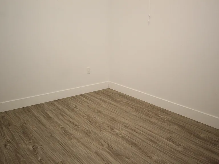 6089 Elgin Ave — Photo 7