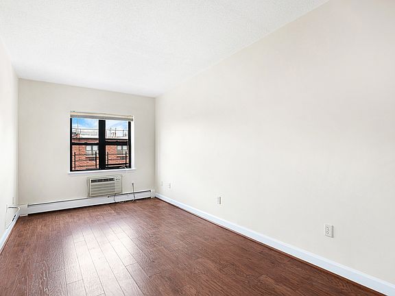 4th image of 69 E 118th St #2