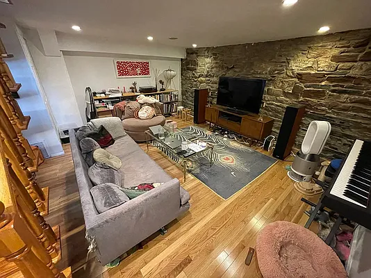 Rented by Bedford Brownstone Realty | media 21