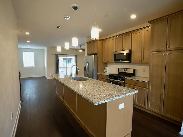 813 Lakeview Ct #44L — Photo 8