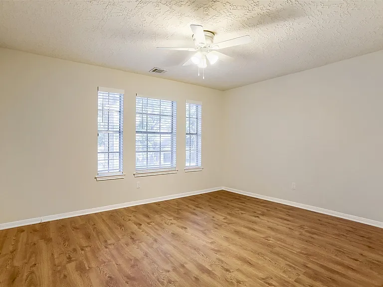 13822 Dentwood Dr — Photo 9