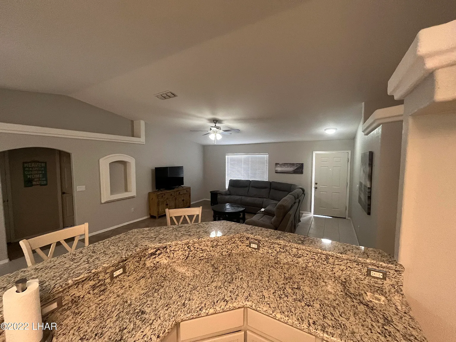 3 bed, 2.0 bath, 1649 sqft, $2,400 — Photo 4
