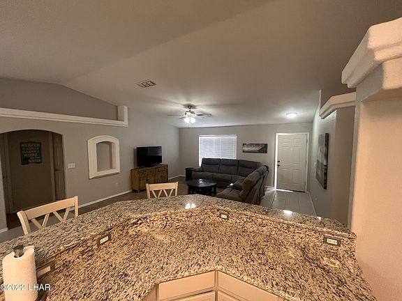 4th image of 2570 Glengarry Dr