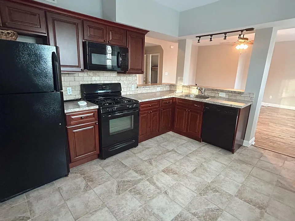 307 W Park Ave #4