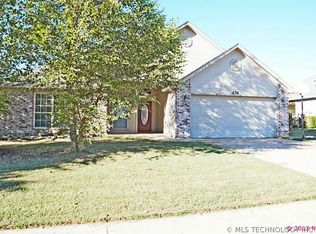 8316 E Madison St, Broken Arrow, OK 74014