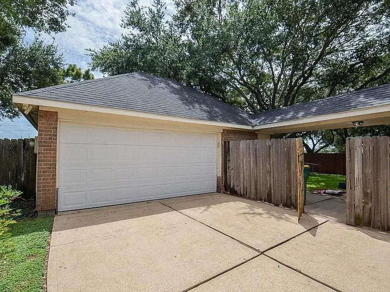 2515 Lansing Cir — Photo 45