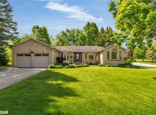 2235 Meadowland St, Innisfil, ON L0L1K0