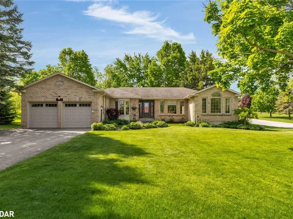 2235 Meadowland St, Innisfil, ON L0L 1K0